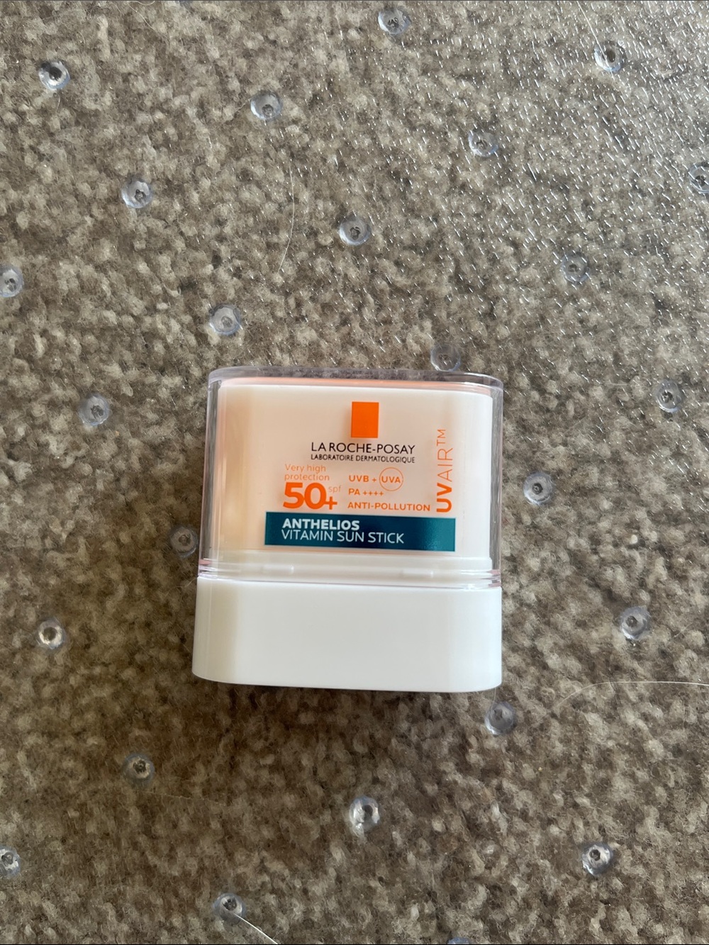 UV AIR Anthelios Vitamin Sun Stick SPF 50+ La Roche posay EUROPE version 9/2028